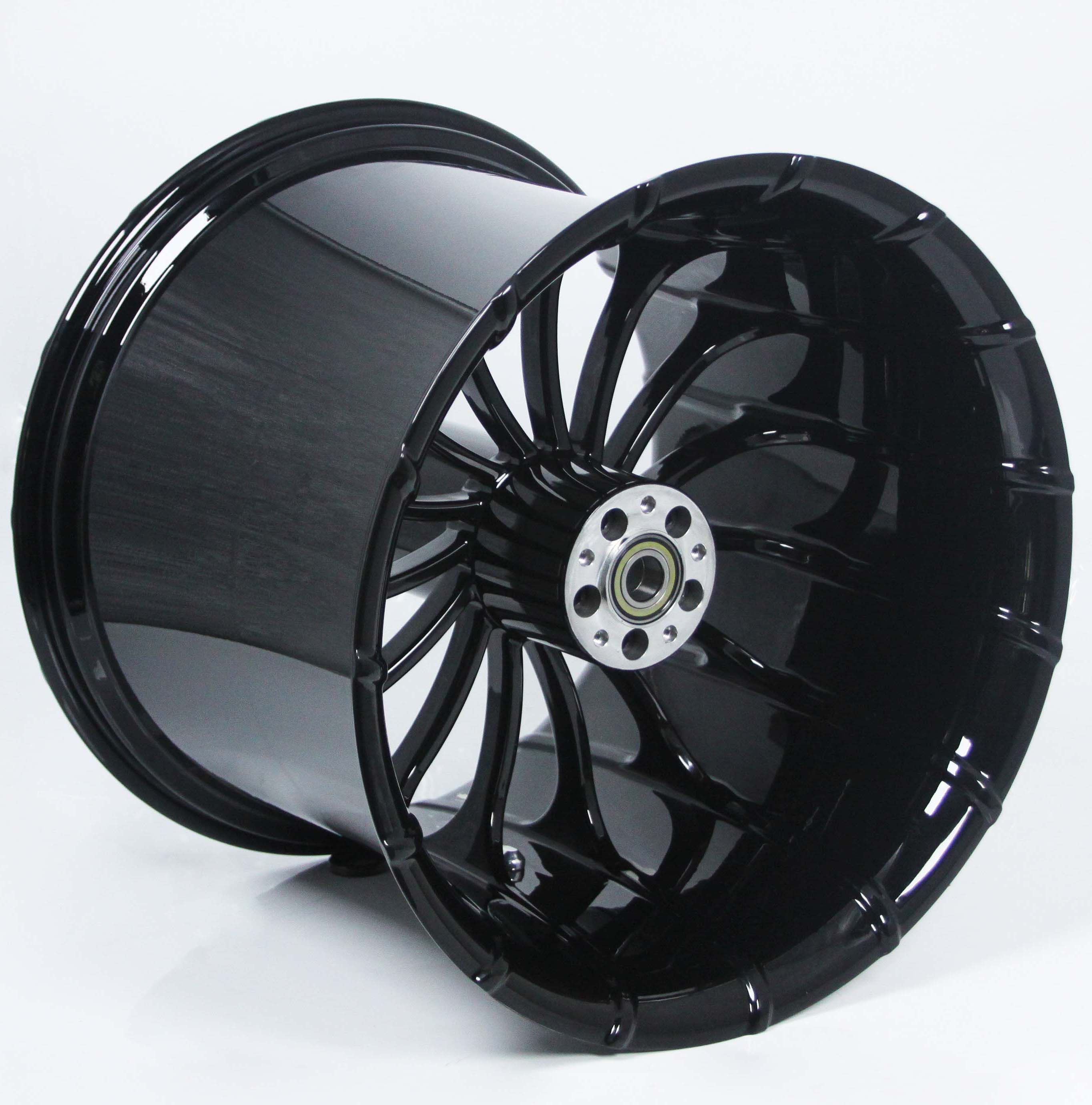 哈雷街霸，胎宽400